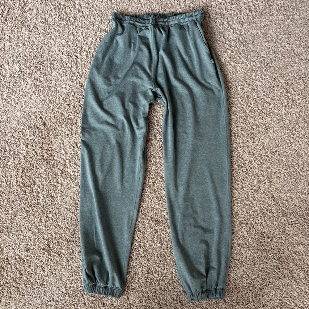 Vuori Women’s Boyfriend Dream Knit Jogger Pants Size M Laurel Heather - Picture 3 of 14